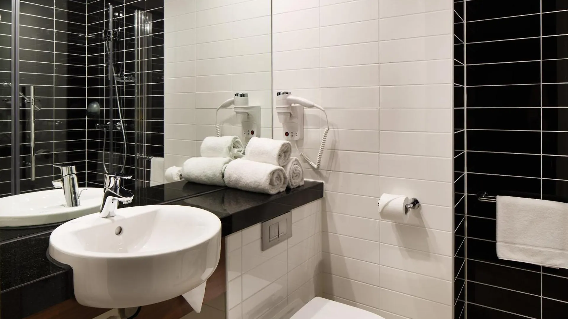 Holiday Inn Express Rotterdam - Central Station By Ihg 3*,