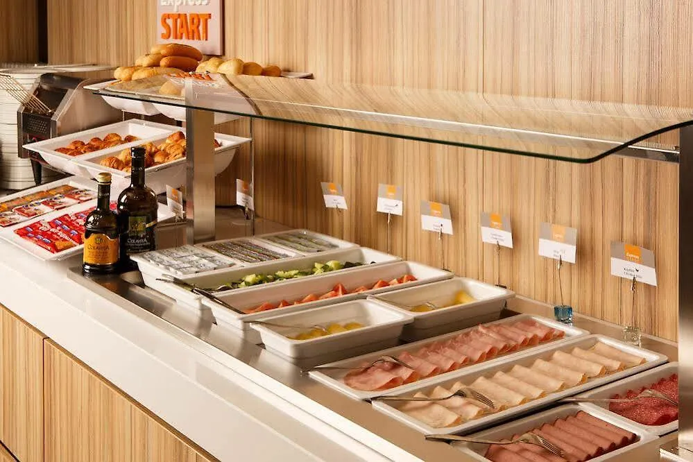Holiday Inn Express Rotterdam - Central Station By Ihg Hotel